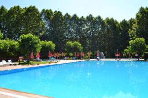 The swimming pool at or close to Càmping l'Alguer