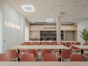 a classroom with tables and chairs in a room at micampus Logroño Centro in Logroño