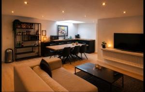 a living room with a couch and a table at B&B The Parklane Retreat in Schoten