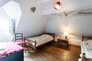 a bedroom with two beds and a table at Vue magique Coeur de Beynac in Beynac-et-Cazenac