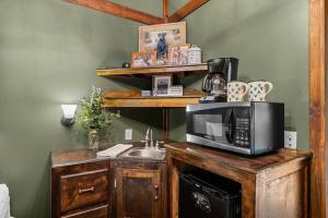 a kitchen with a microwave and a sink at The Lost Compass in Sautee Nacoochee