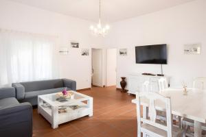 a living room with a couch and a table at Casa Rita in San Ferrán de ses Roques