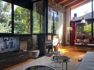 a living room with a couch and a tv at Era Cal Anton in Alás