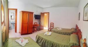Postel nebo postele na pokoji v ubytování Hostal Mulhacen