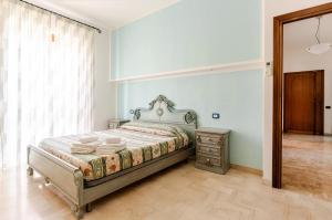 a bedroom with a bed and a dresser and a window at Apartment Superiore a 950 metri dal mare in Albisola Superiore
