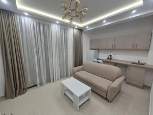 a living room with a couch and a table at Majestic Bay in Čanj