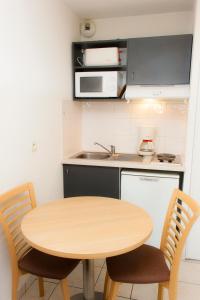 A cozinha ou cozinha compacta de La Résidence Des Oliviers