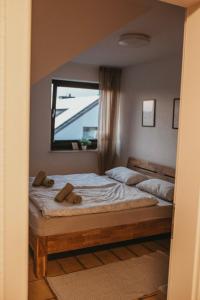 a bedroom with two beds and a window at Ferienwohnung Südblick in Barntrup