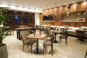 a restaurant with tables and chairs in a room at GHL Arsenal Hotel in Cartagena de Indias