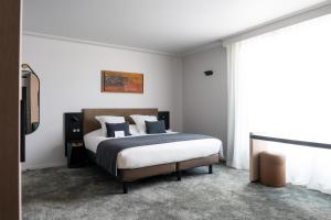 เตียงในห้องที่ Best Western Premier Le Masq Hotel