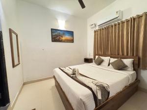 a bedroom with a large bed in a room at Le Poshe Suite - TIE Hotels in Pondicherry +64 photos