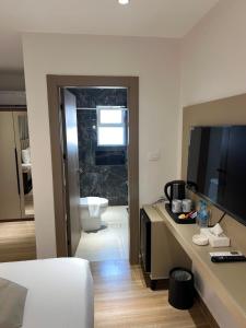 a hotel room with a bed and a bathroom with a toilet at Sama Al Sweifieh - سما الصويفية in Amman