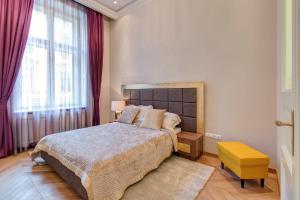 A bed or beds in a room at Count Zrinyi Luxourious Residence