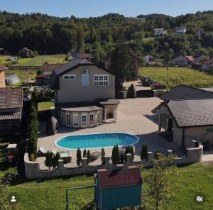 an aerial view of a house with a swimming pool at Jezero Rudanka in Doboj