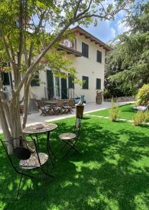 a yard with a table and chairs in front of a house at Poggio Madonna in Campagnatico