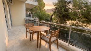 a patio with a table and chairs on a balcony at Kineta Prime Suites No6 in Kineta