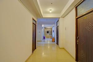an empty hallway with a door and a hallway sidx sidx at Super Hotel O AG Colony Park Patna Formerly Capital Pearl in Patna