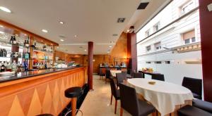 The lounge or bar area at Silken Sant Gervasi