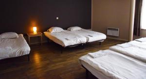 Postel nebo postele na pokoji v ubytování Ambassador Suites Antwerp