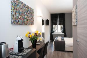 A bed or beds in a room at Brunelleschi Holidays Hostel
