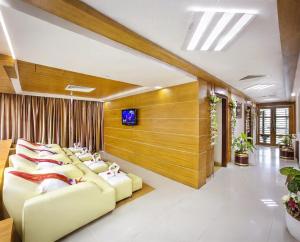 a waiting room with a row of couches at FARS Hotel & Resorts - BAR-Buffet-Pool-SPA in Dhaka