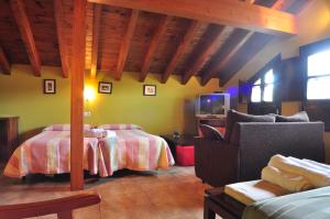 a living room with two beds and a couch at Hostal Europa in San Roque del Acebal