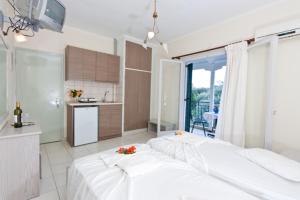 a large room with two beds and a kitchen at Ionian Melody in Nikiana