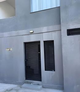 two garage doors on the side of a building at Abaíra Serra Azul Loft 6 - Orla - Centro in Petrolina