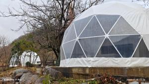 a dome tent sitting on top of a rock at Zarati House 