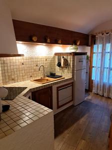 a kitchen with a sink and a refrigerator at Can Teixidor in Besalú