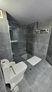a bathroom with a toilet and a shower at Hotel Emperador VENEZUELA in Valencia +21 photos