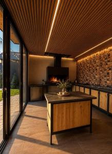 a kitchen with a island in a room with windows at Highland Hils in Garni