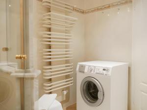 a laundry room with a washer and a washing machine at Gästehaus Renate in Lauf