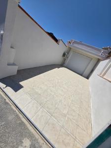 a room with a door on the side of a building at Le Canetois in Canet-en-Roussillon