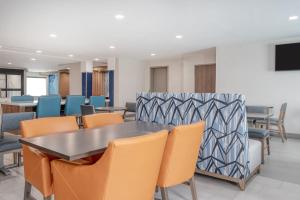 a dining room with a table and chairs at Holiday Inn Express - Rensselaer by IHG in Rensselaer