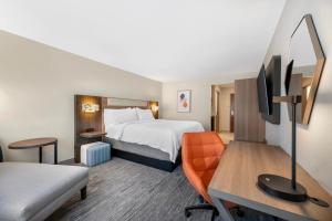 a hotel room with a bed and a desk at Holiday Inn Express Selinsgrove by IHG in Shamokin Dam