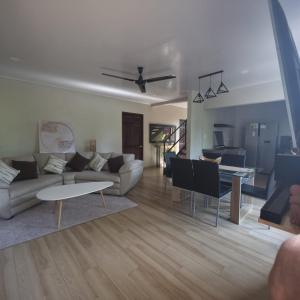 a living room with a couch and a table at Casa Congo Tamarindo in Villarreal