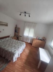 a bedroom with a bed and a wooden floor at Casa Vila in Pol +5 photos