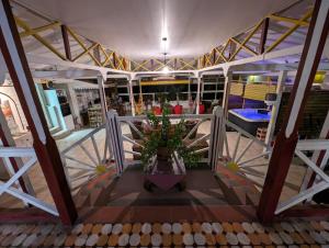 a room with a table with flowers in it at Villa Ti Balcon avec jacuzzi in Fort-de-France