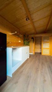 a large room with wooden ceilings and a wooden floor at Casita Con Encanto in El Palmar