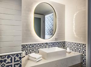 a bathroom with a sink and a mirror at The Beachcomber Hotel & Resort in Toukley +17 photos