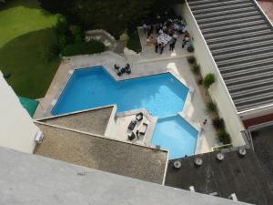 an overhead view of a swimming pool on a building at Hotel Eurosol Leiria & Jardim in Leiria