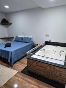 a bedroom with a bed and a bath tub at Pousada Morada do Sol in Socorro