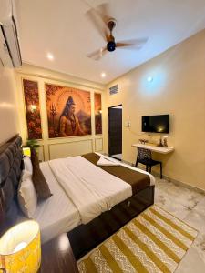 a bedroom with a large bed with a ceiling fan at Sukoon e Banaras in Varanasi