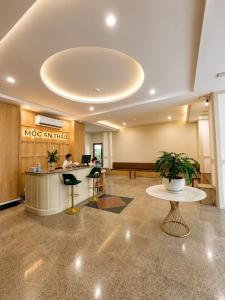 an office with a reception desk and a person in at Mộc An Thảo Hotel in Quy Nhon