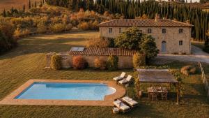 an aerial view of a villa with a swimming pool at Chianti Escape PoolVines Tenuta Bibbiano-I Sodi in Castellina in Chianti