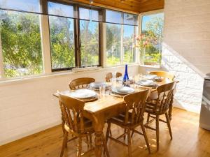 Gallery image of Rosemary Cottage - short walk to Gannet Beach in Bawley Point
