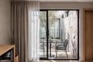 a room with a balcony with a table and chairs at Sweven Hotel Boutique in Guadalajara