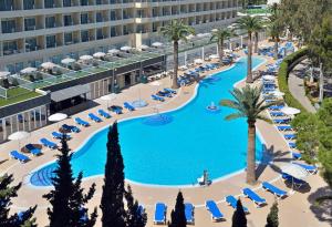 an overhead view of a resort pool with chairs and palm trees at SOL by Meliá Palmanova Mallorca in Palmanova