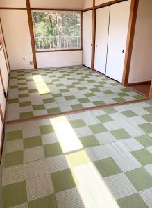 a room with a green and white checkered floor at ISU BASE - Vacation STAY 12851 in Shima